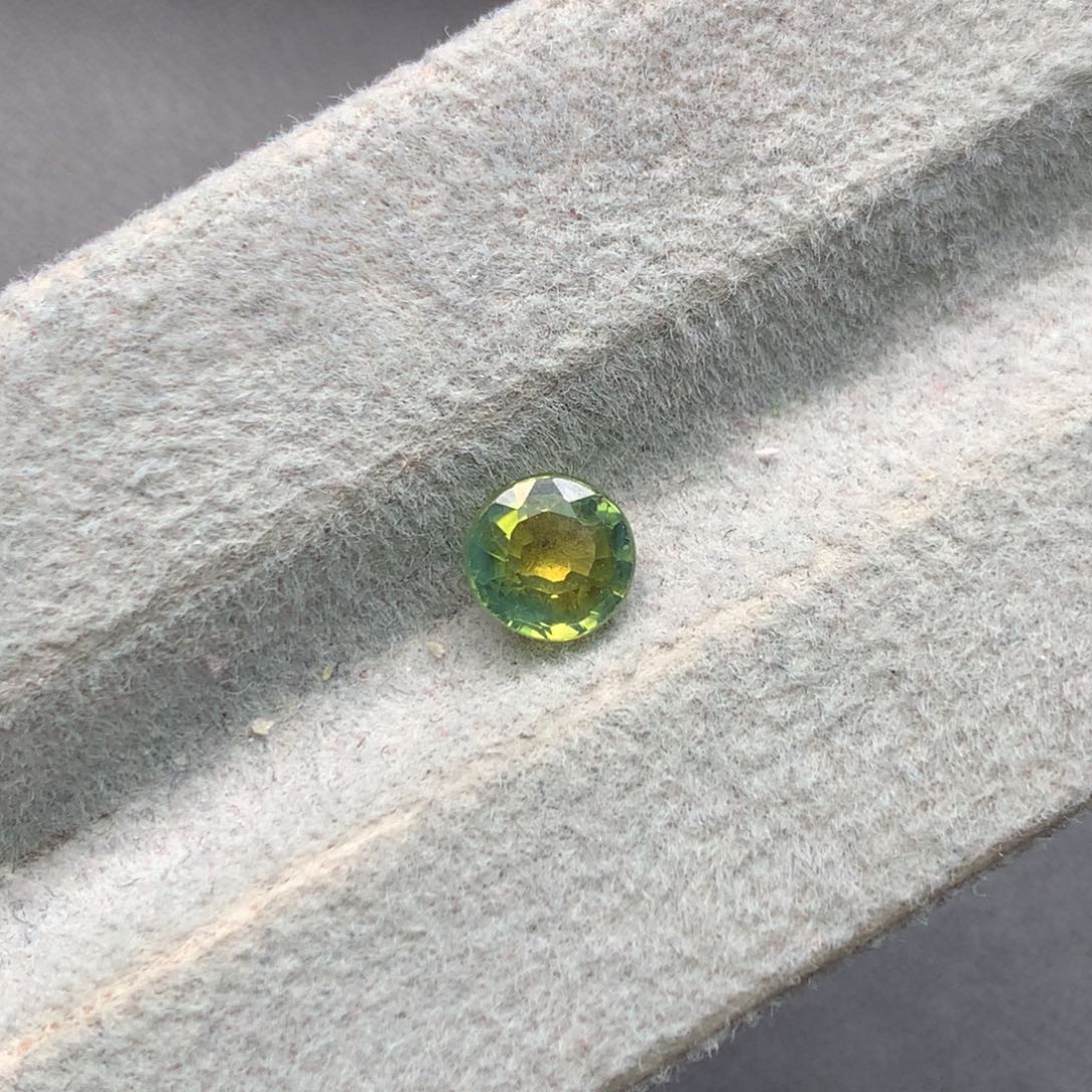 彩色蓝宝石裸石86分
