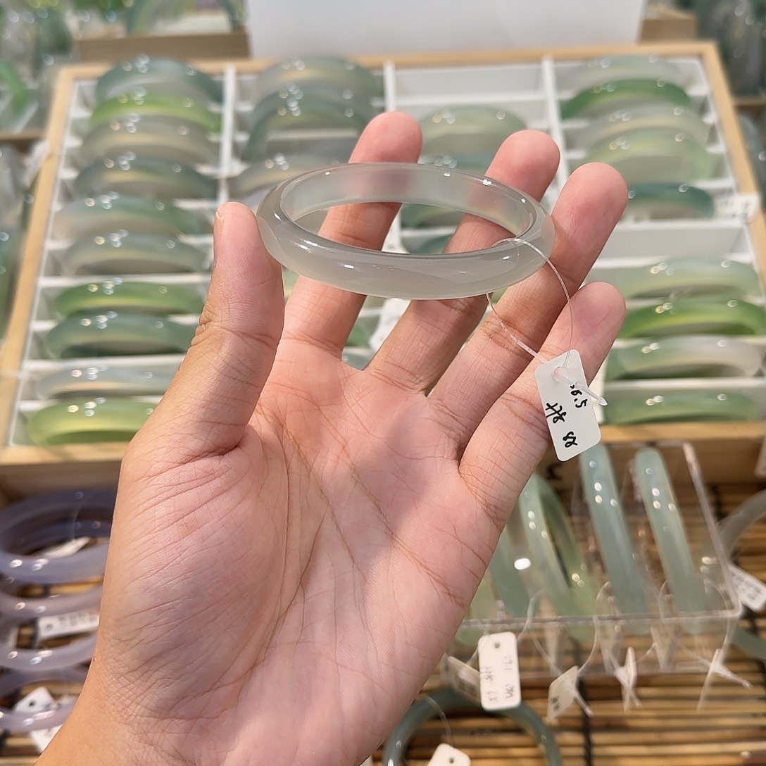 玛瑙/玉髓未镶嵌手镯圈口58.5