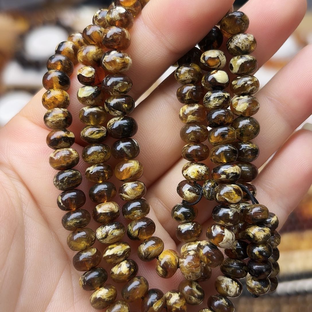 琥珀未镶嵌裸石七