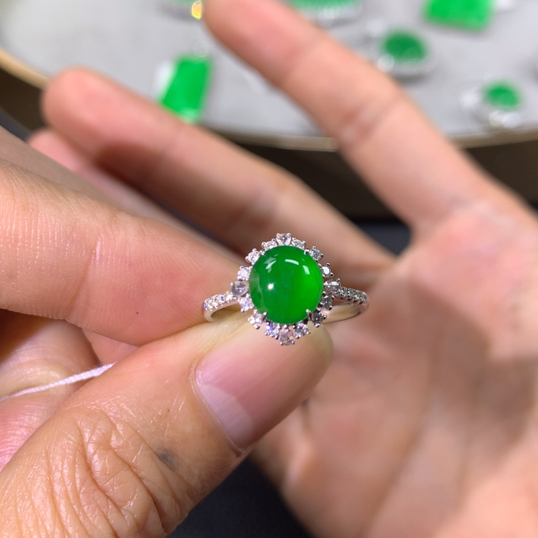 翡翠戒指18K金镶嵌翡翠