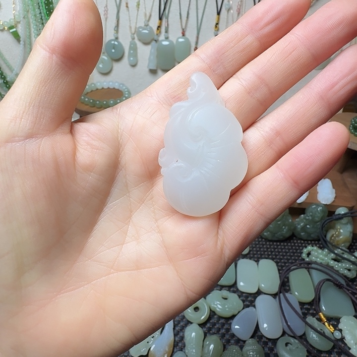 和田玉未镶嵌颈饰