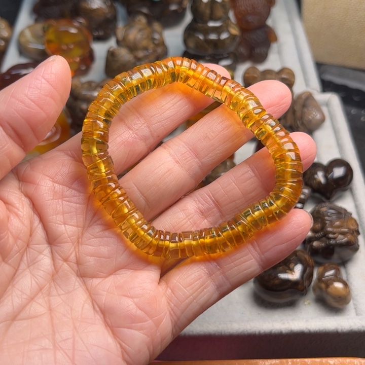 琥珀未镶嵌颈饰缅珀