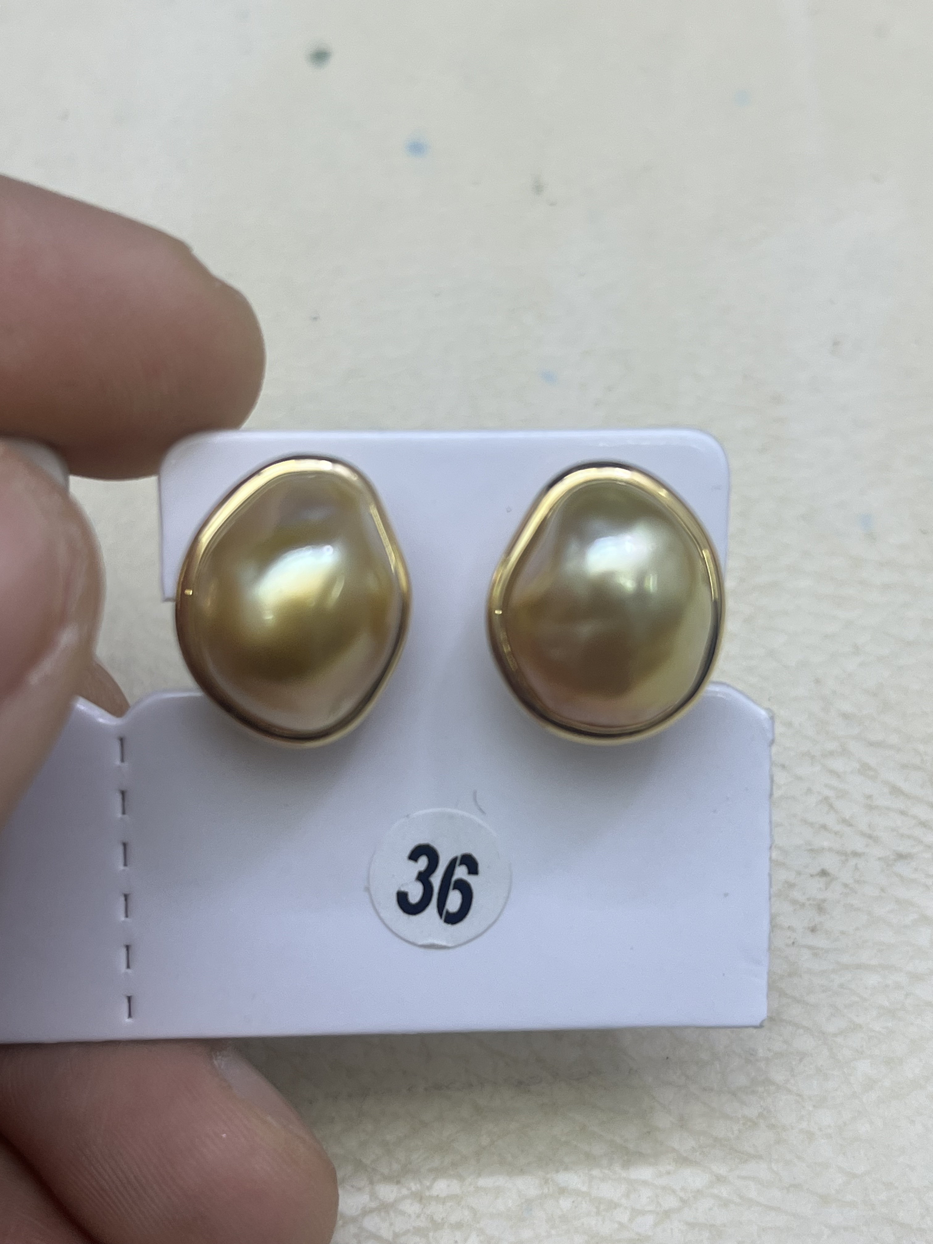 南洋金珍珠巴洛克耳环