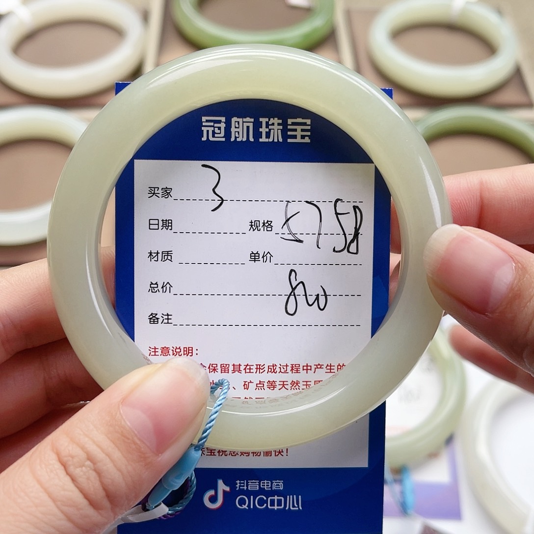 和田玉手镯未镶嵌