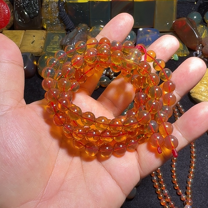 V***。琥珀未镶嵌裸石缅甸琥珀