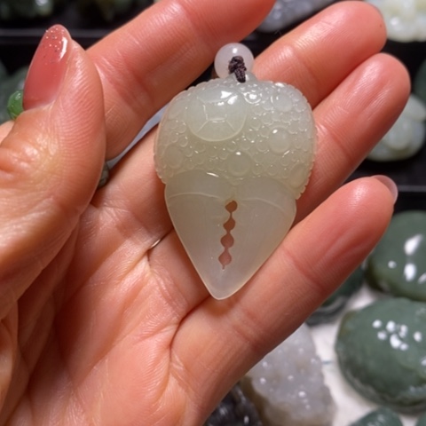 颈饰未镶嵌和田玉（糖玉）