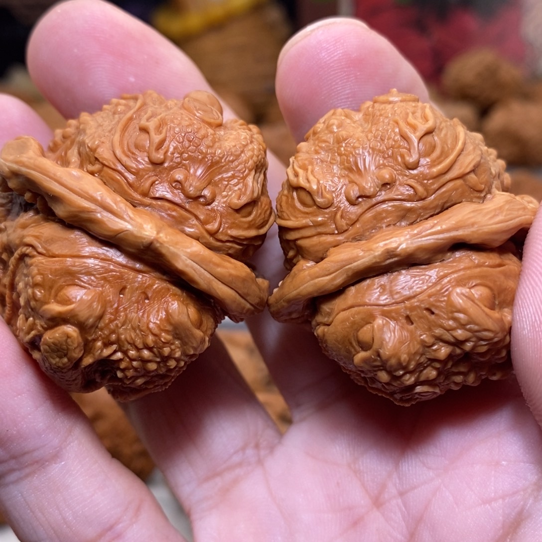 把件文玩核桃纯手工雕刻龙金蟾