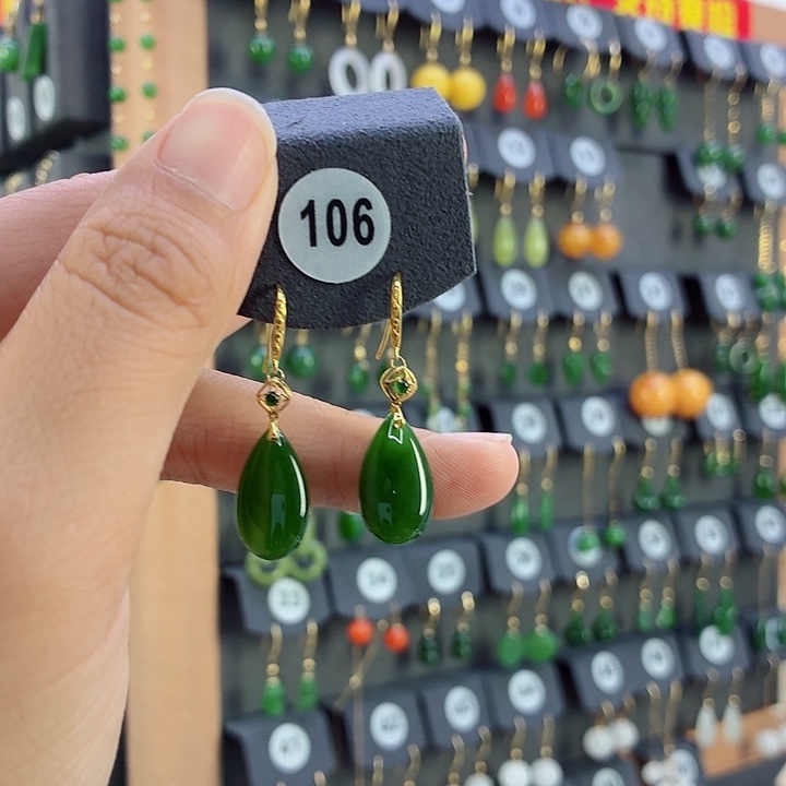 18K金镶嵌和田玉耳饰