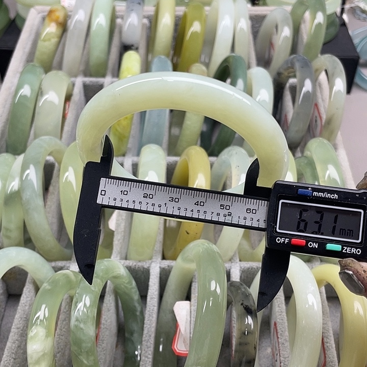 蛇纹石玉未镶嵌手镯98