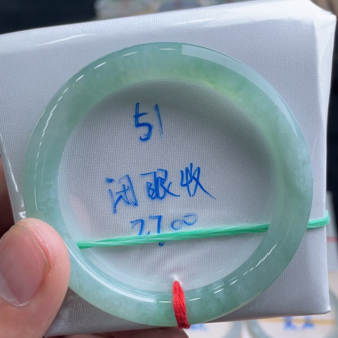 翡翠手镯未镶嵌翡翠手镯