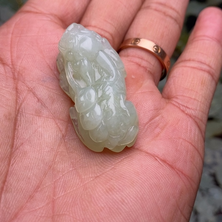 蛇纹石玉颈饰合金79