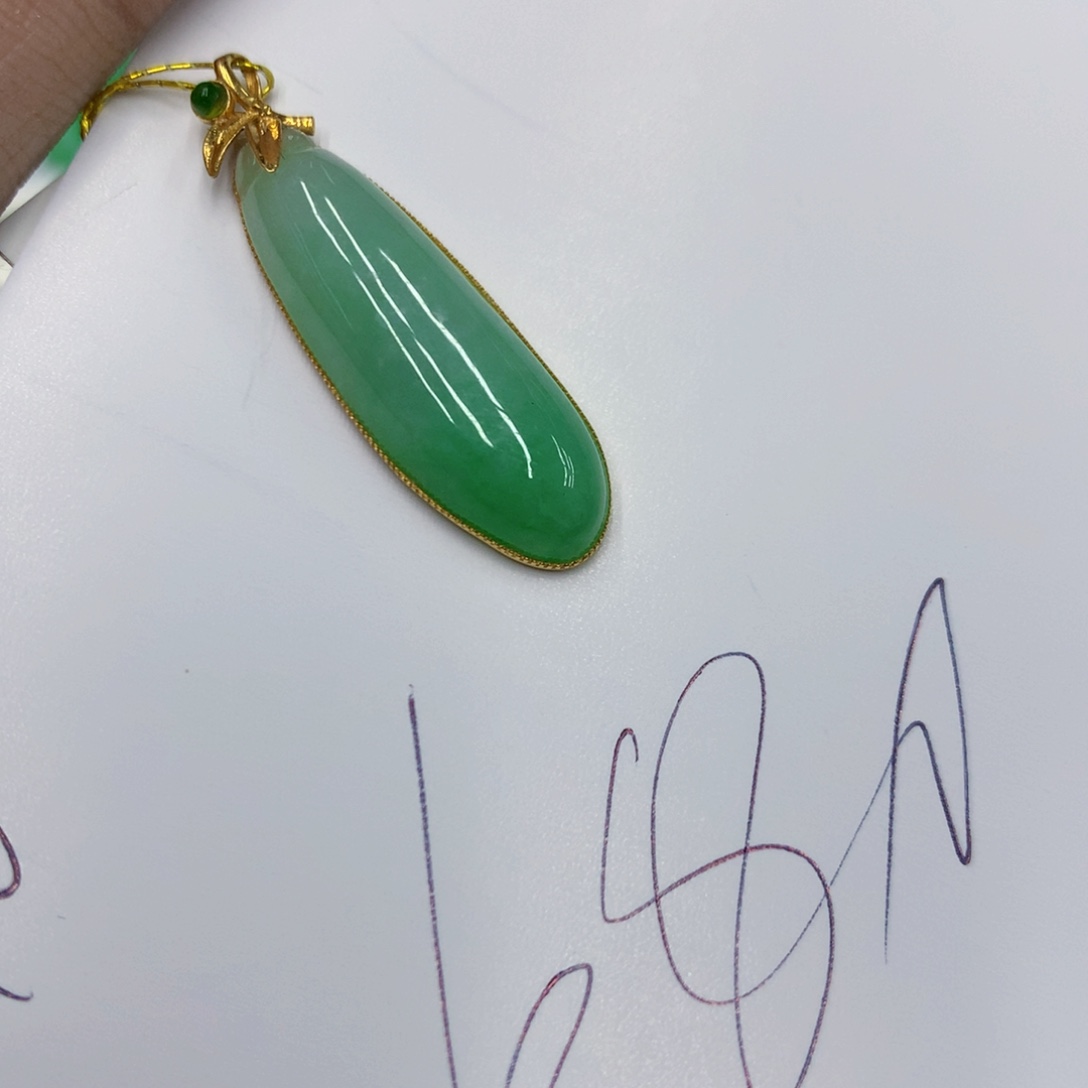 翡翠颈饰18K金镶嵌翡翠