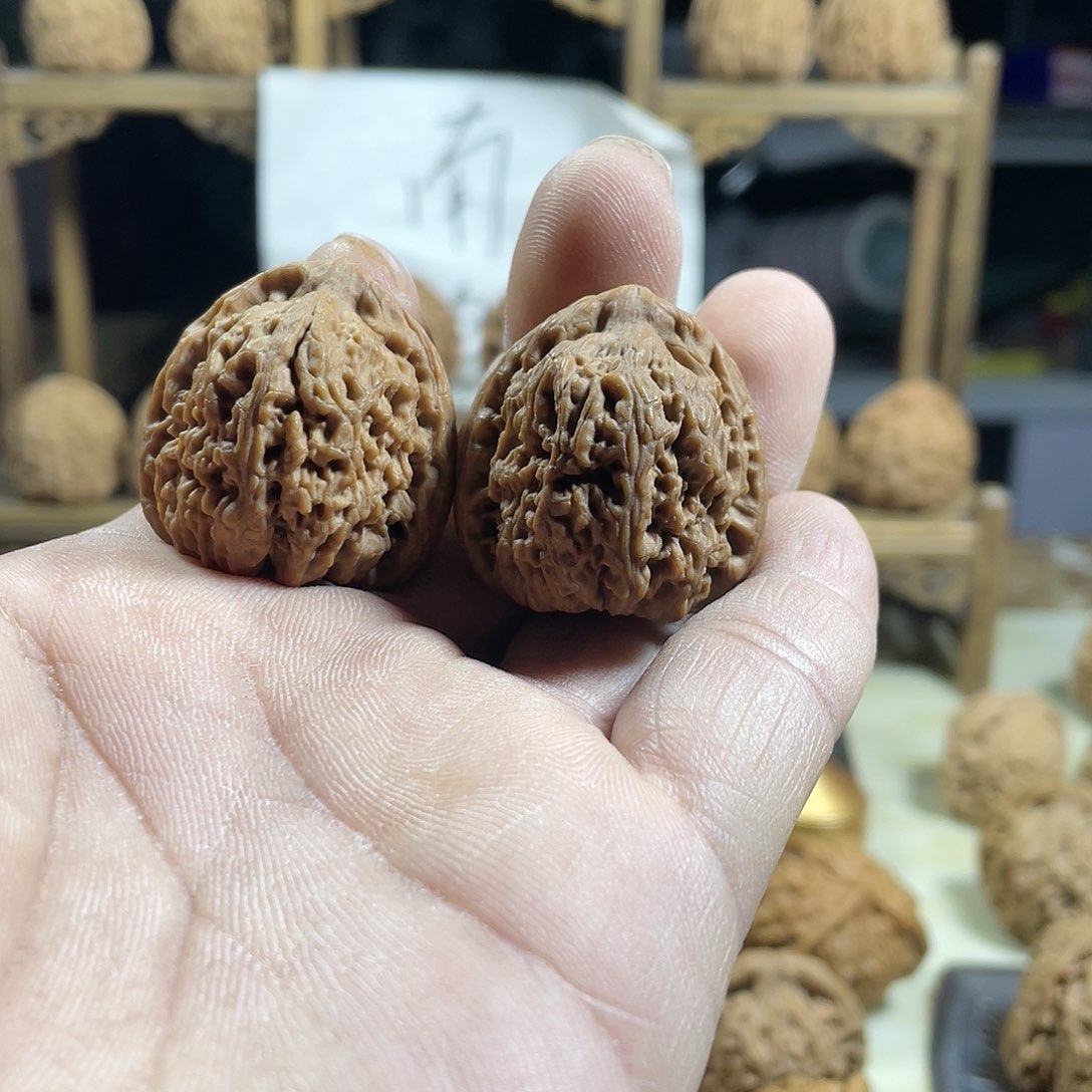 桃核吊坠工****事文玩核桃南将石