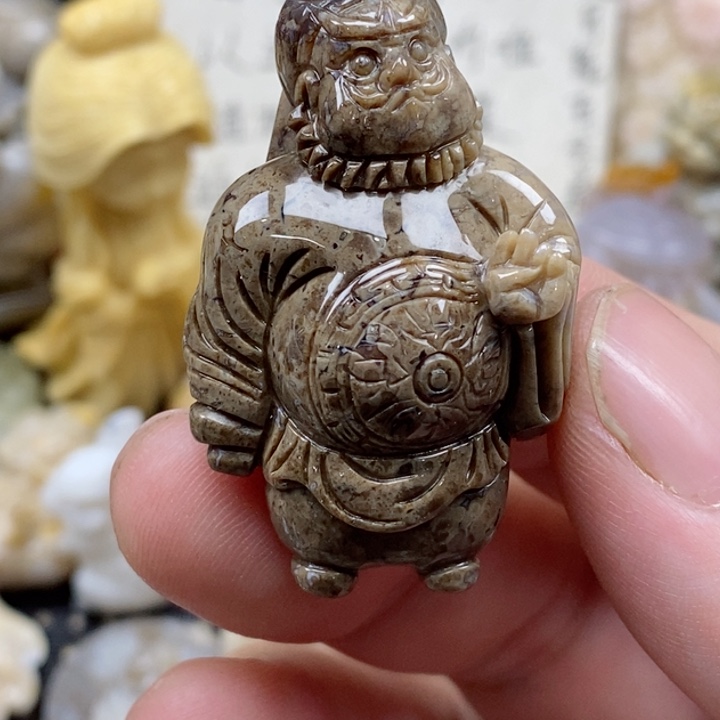 颈饰未镶嵌硅化珊瑚（珊瑚玉）