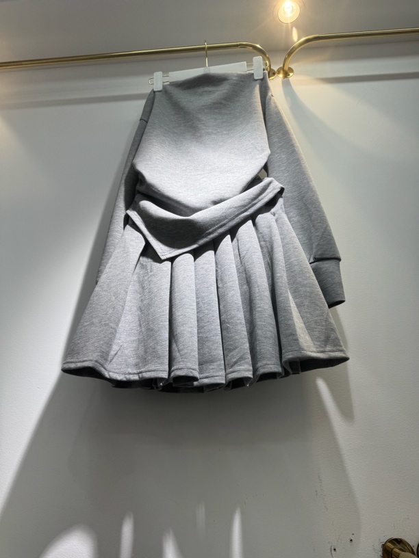 肖蕊➕欧货爆款一字肩百褶裙套装