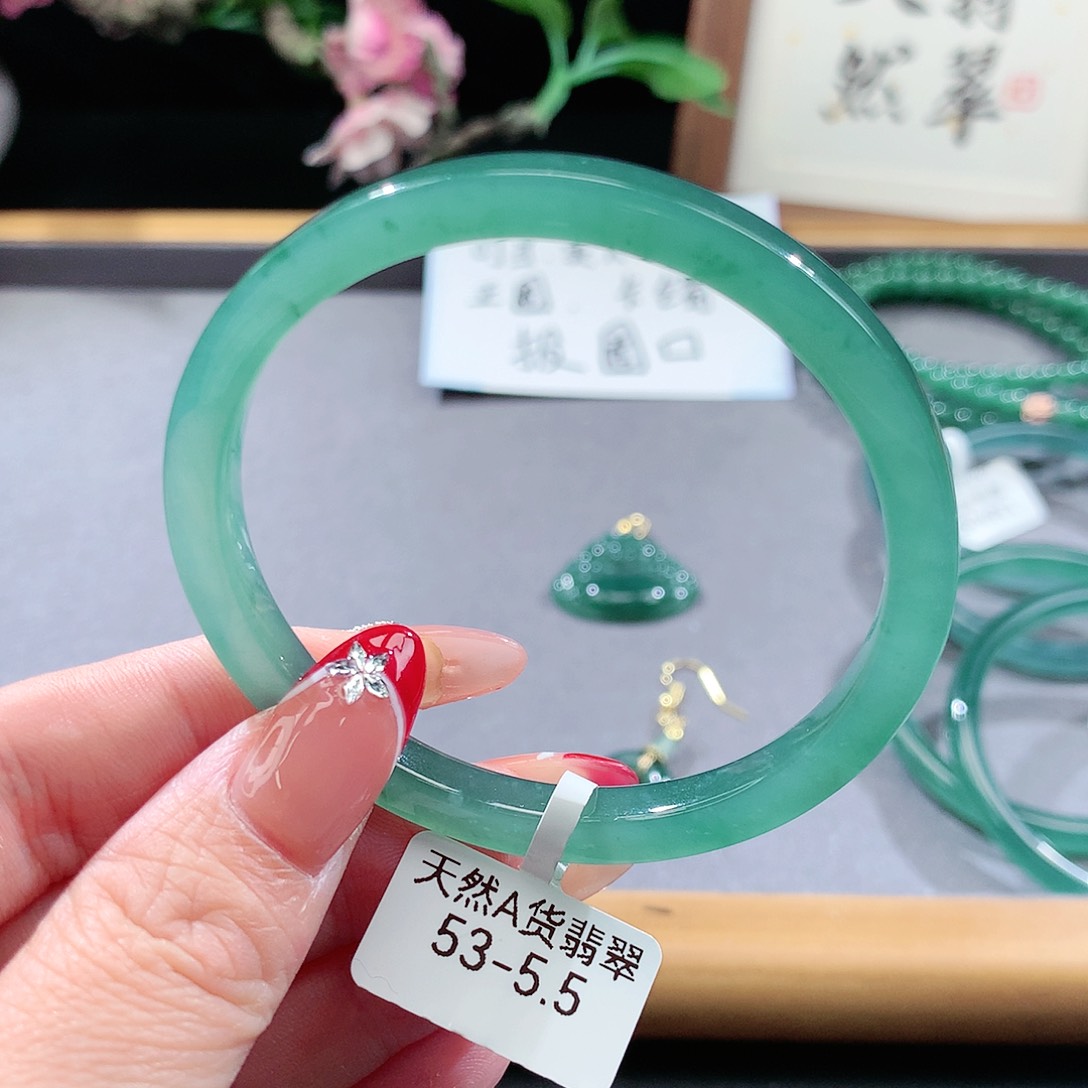 翡翠手镯（圆镯）未镶嵌