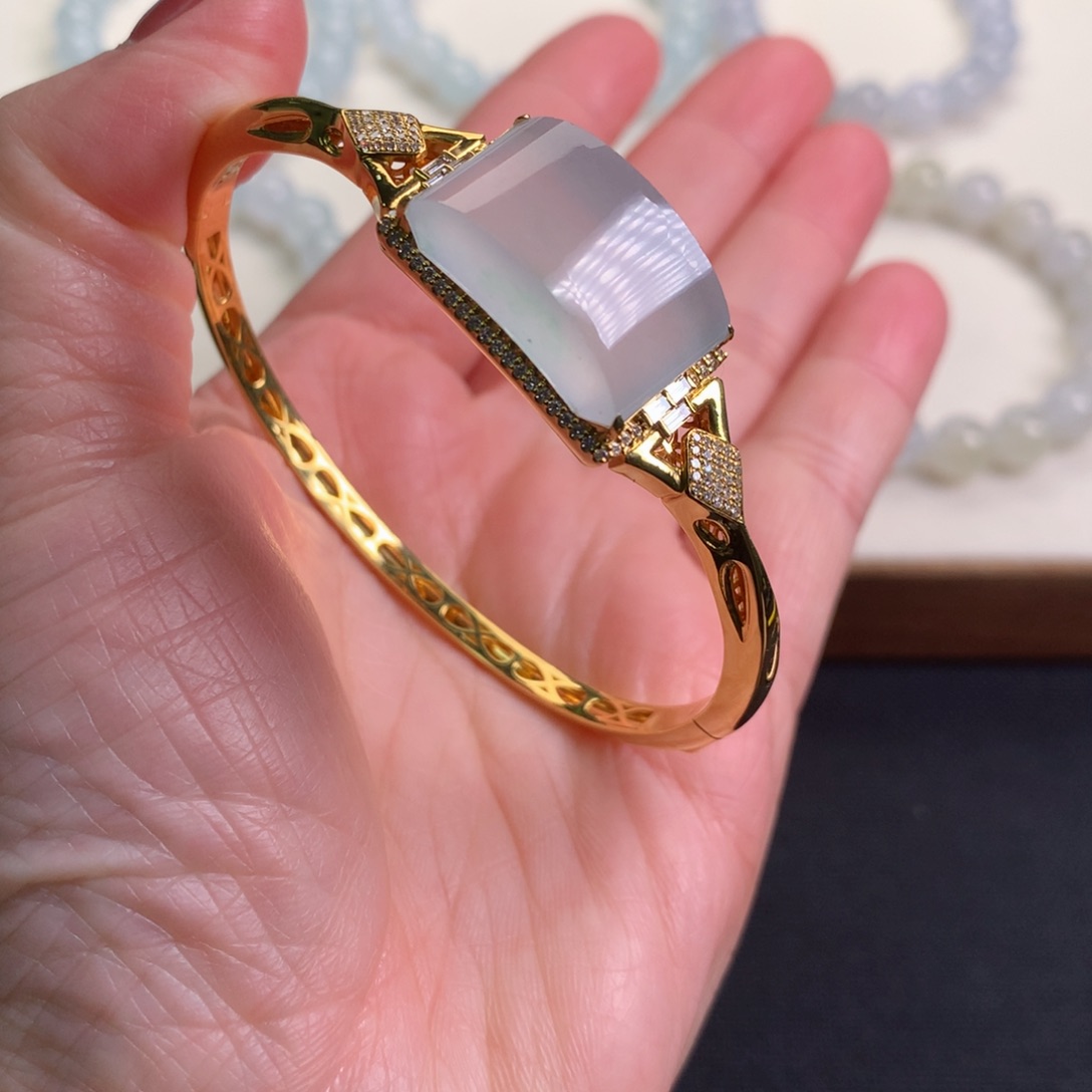 翡翠手镯18K金镶嵌无事牌