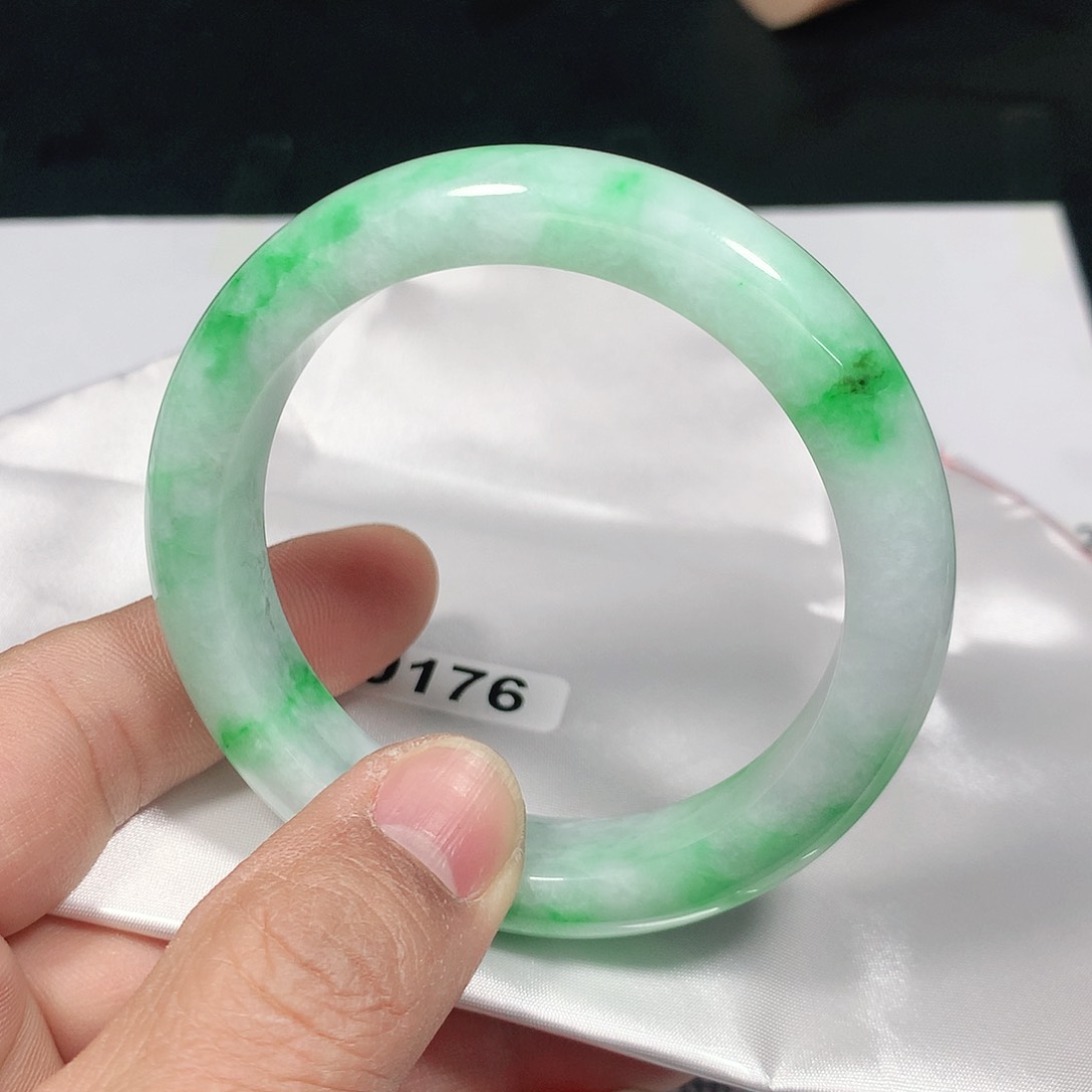 翡翠手镯未镶嵌天然缅甸翡翠手镯A货