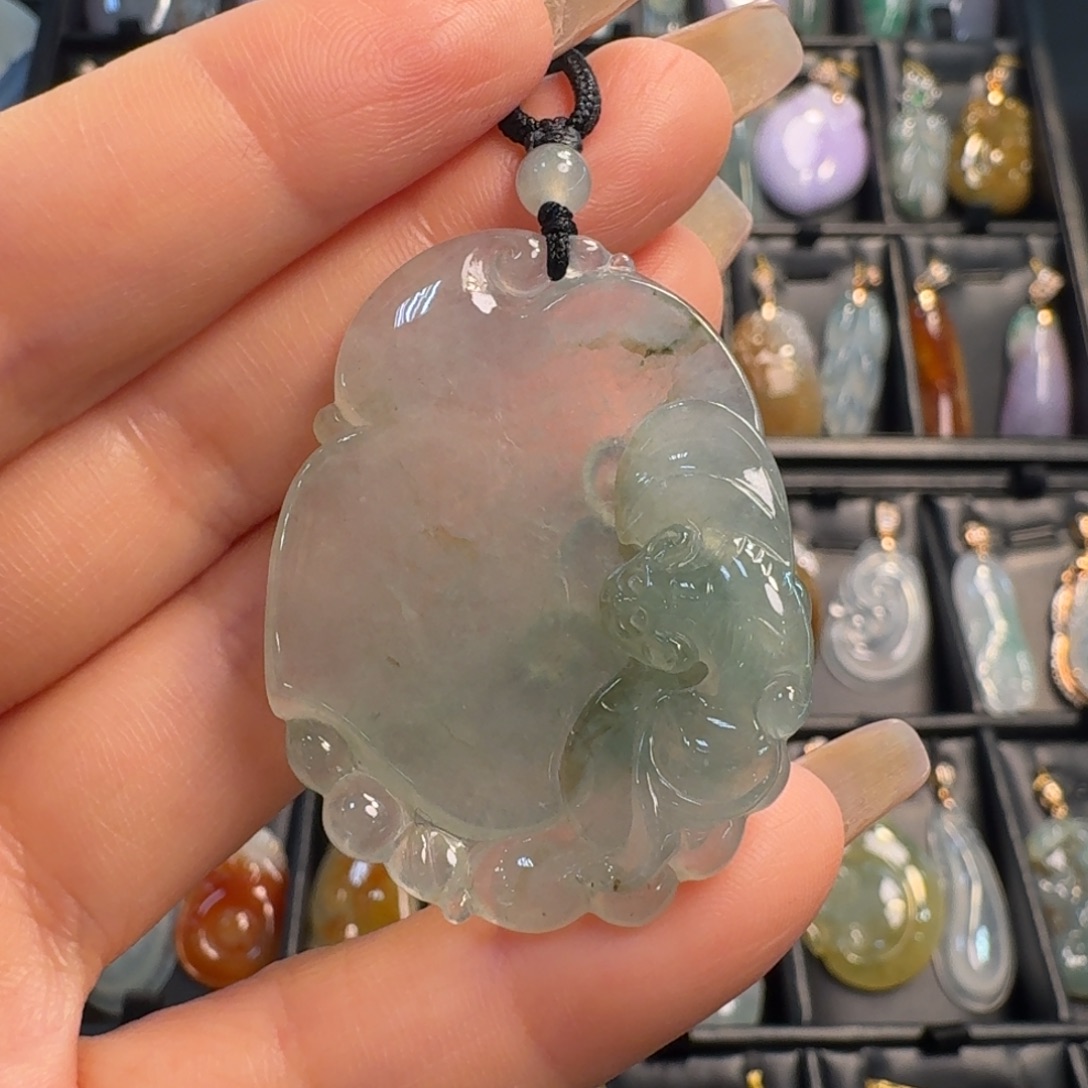 翡翠未镶嵌颈饰如意