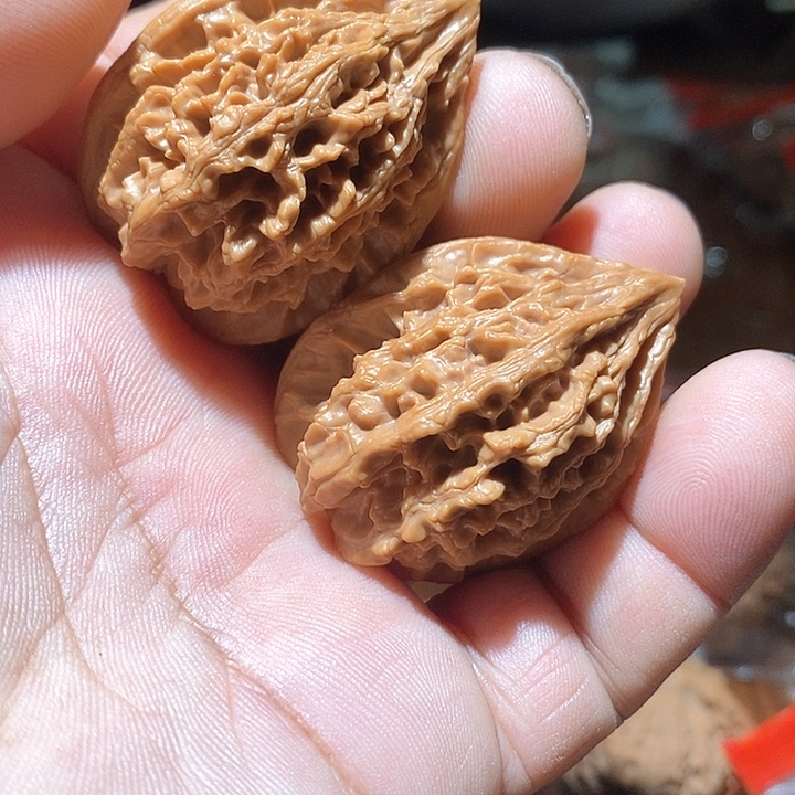 文玩核桃吊坠阿*鸡心