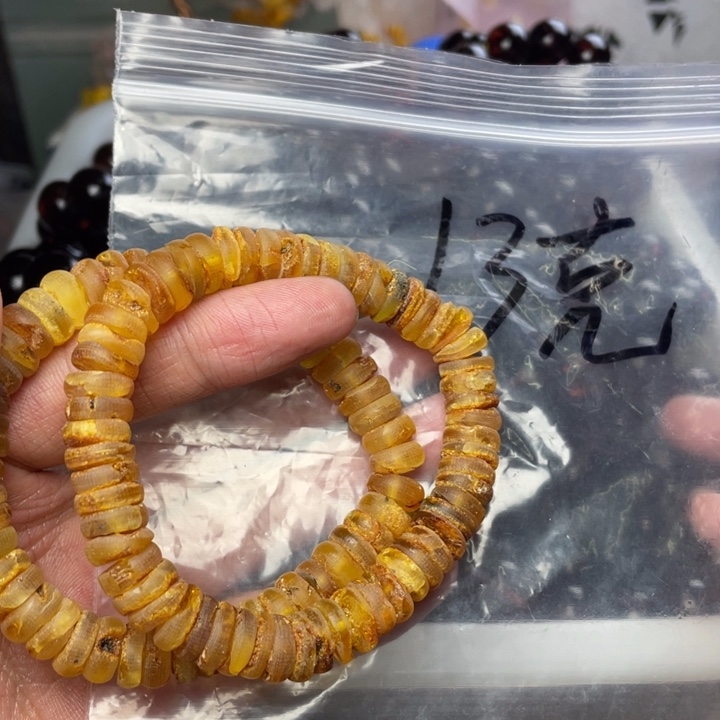 未镶嵌琥珀珠宝奇石