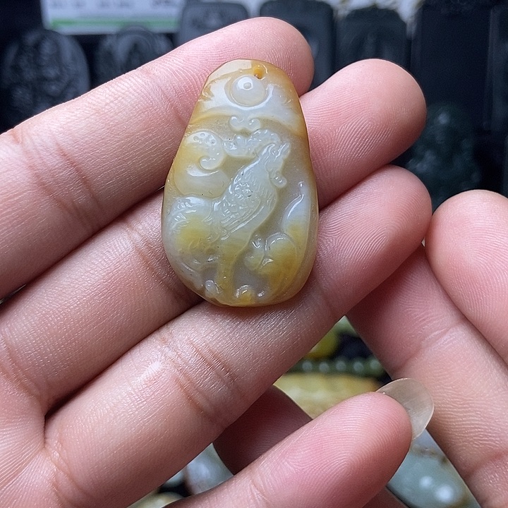 和田玉未镶嵌颈饰雄****宿