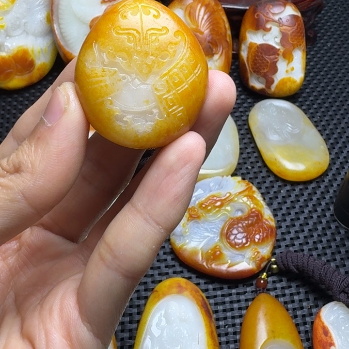 和田玉颈饰未镶嵌