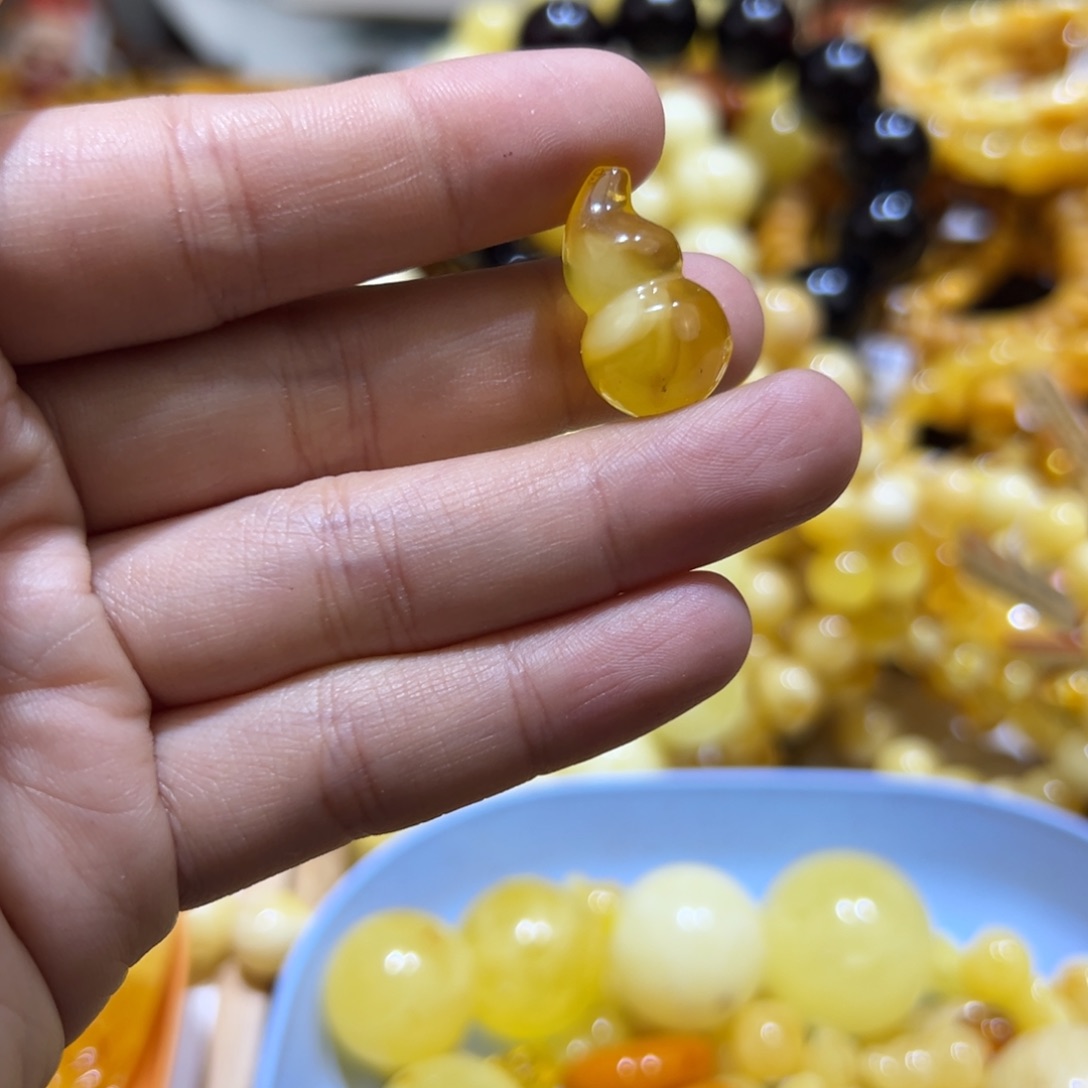 琥珀珠宝奇石未镶嵌