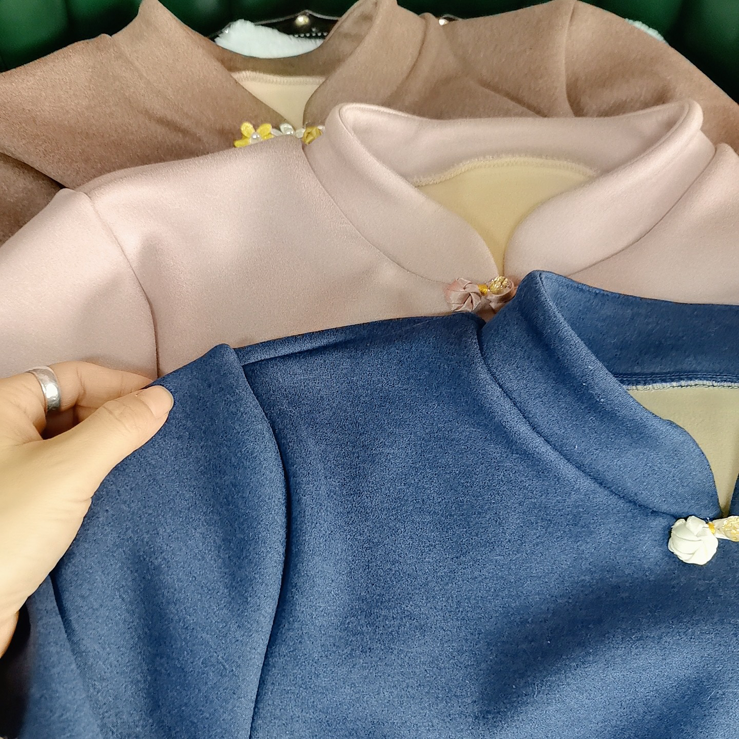 冬款国风加绒加厚弹力打底衫Y2512115-1