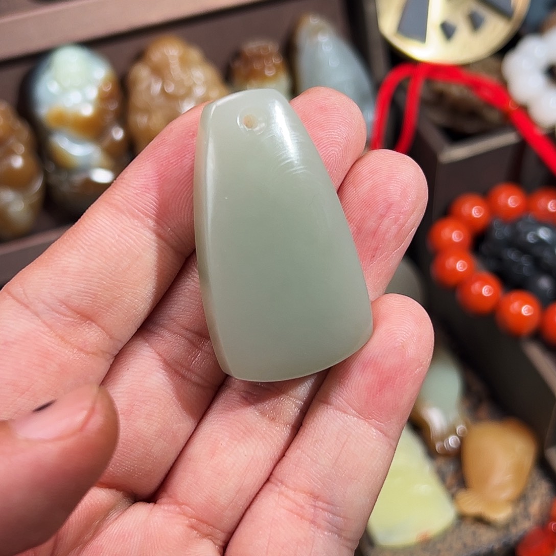 和田玉颈饰未镶嵌新疆茉莉奶绿细油料