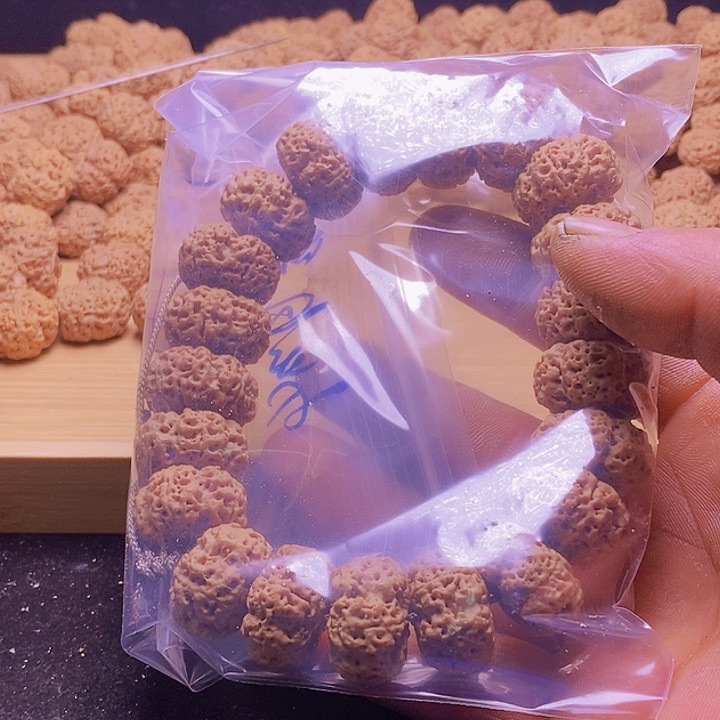 手串金刚菩提梁梅花款