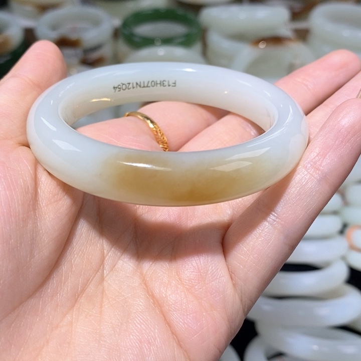 和田玉手镯未镶嵌糖青镯54