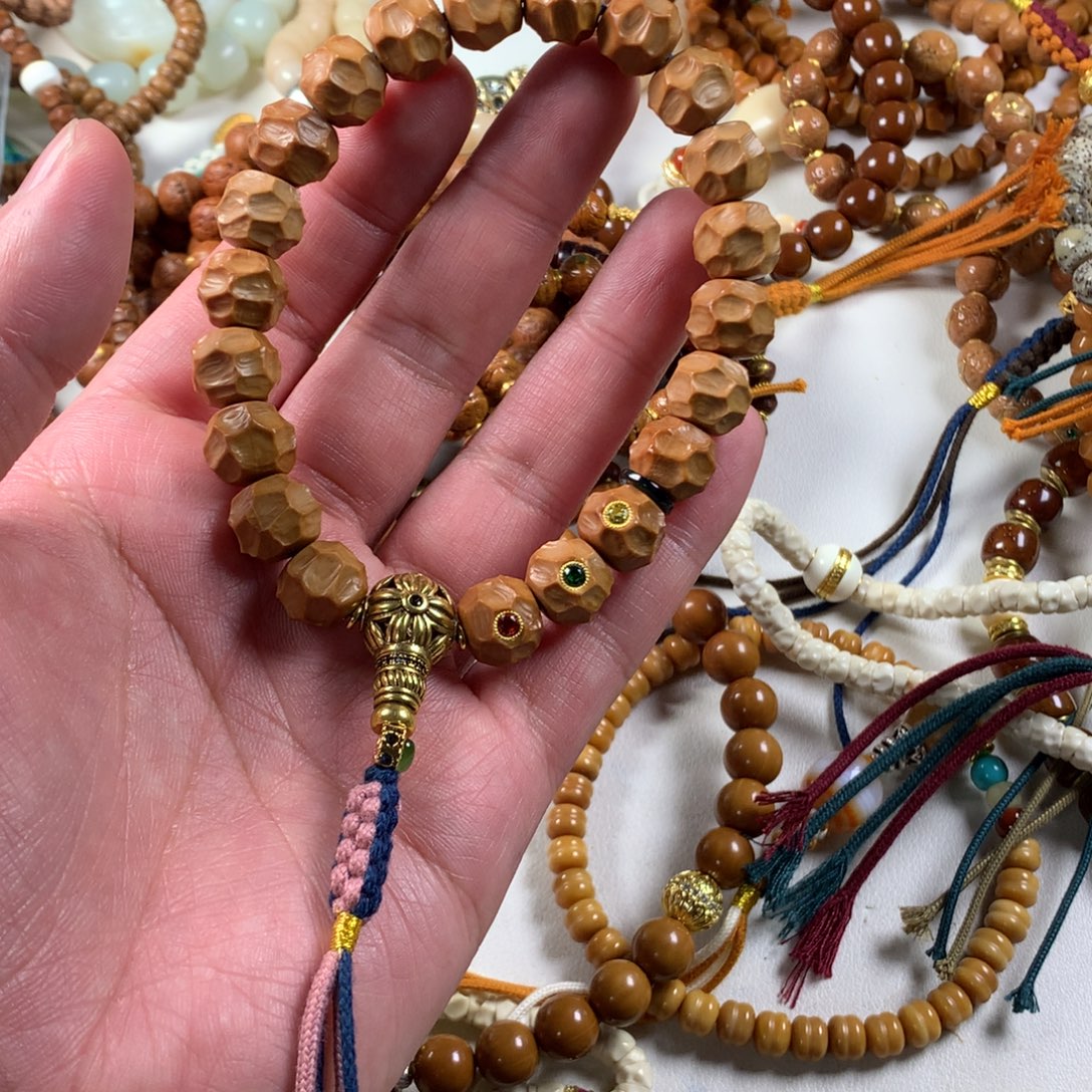 猴头核桃吊坠。。。。。。。。。