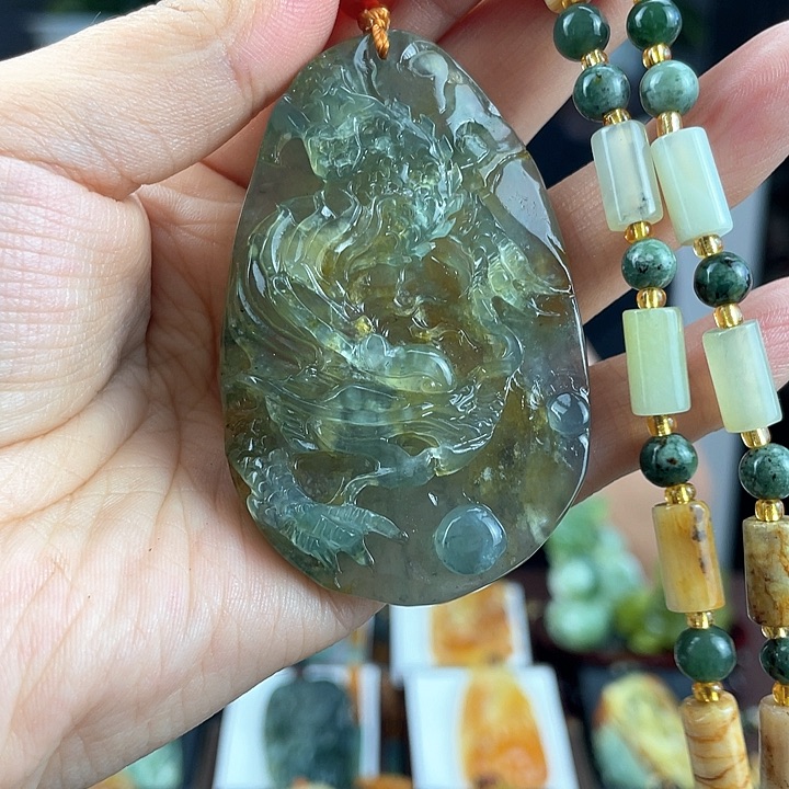 蛇纹石玉颈饰未镶嵌