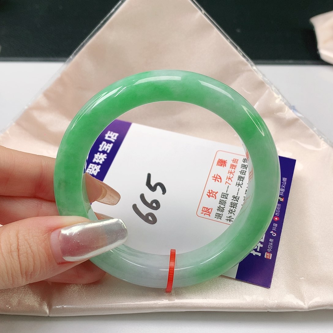 翡翠手镯未镶嵌草**嘻翡翠手镯
