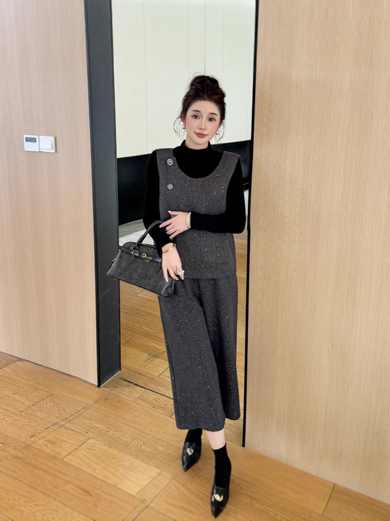 【2025春装新款时尚亮片休闲三件套装马甲七分裤套装女网红显瘦