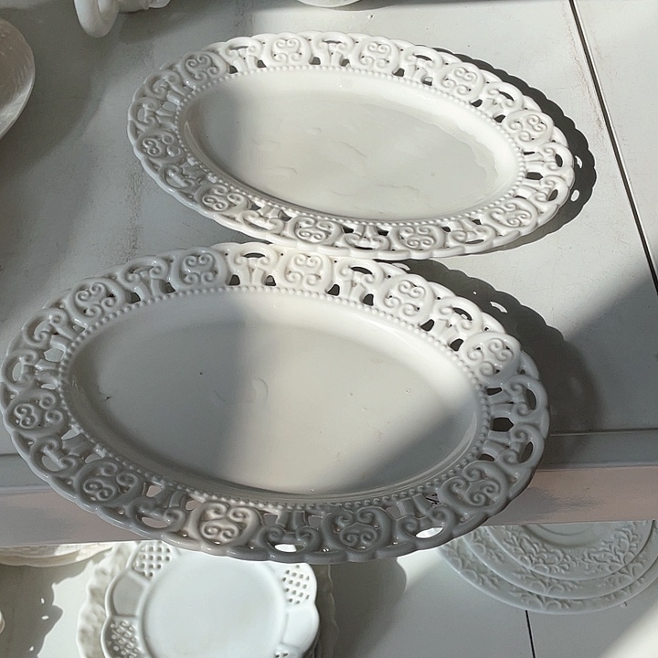 白瓷椭圆镂空盘子两个微瑕