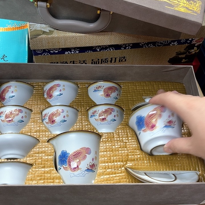 孤品茶具套装等。        