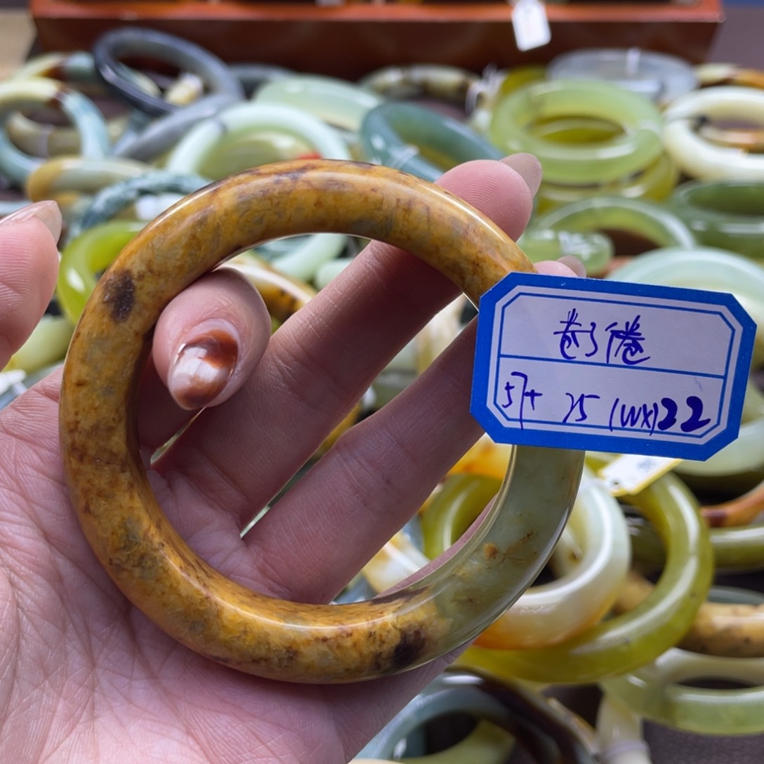 卷****蛇纹石玉未镶嵌手镯