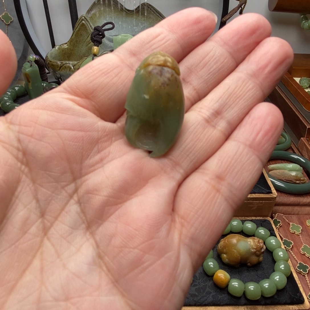 岫岩河磨玉（透闪石质玉）吊坠未镶嵌
