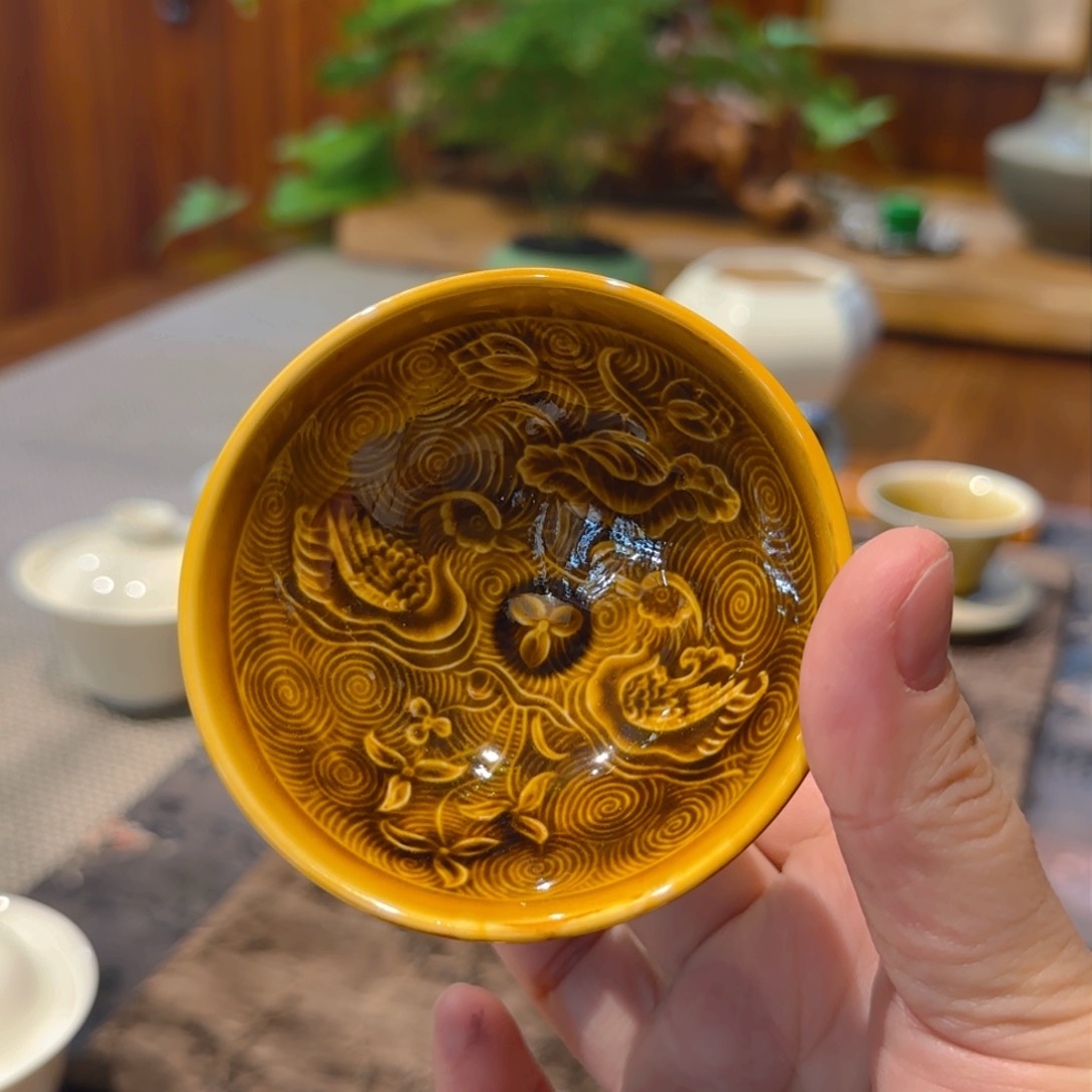 微澜定瓷 内膜印斗笠盏黄定双凫图