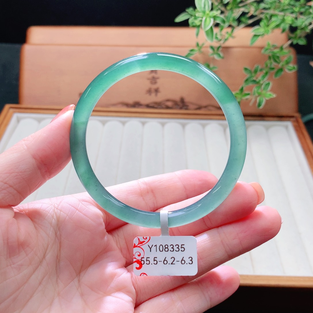 未镶嵌手镯（圆镯）翡翠