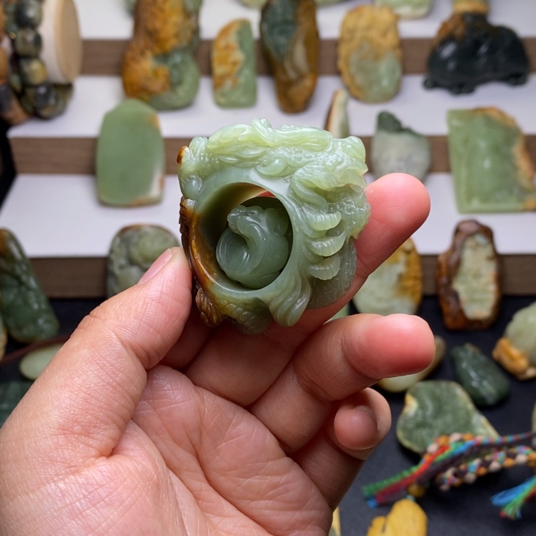 岫岩河磨玉（透闪石质玉）扳指未镶嵌鲨*