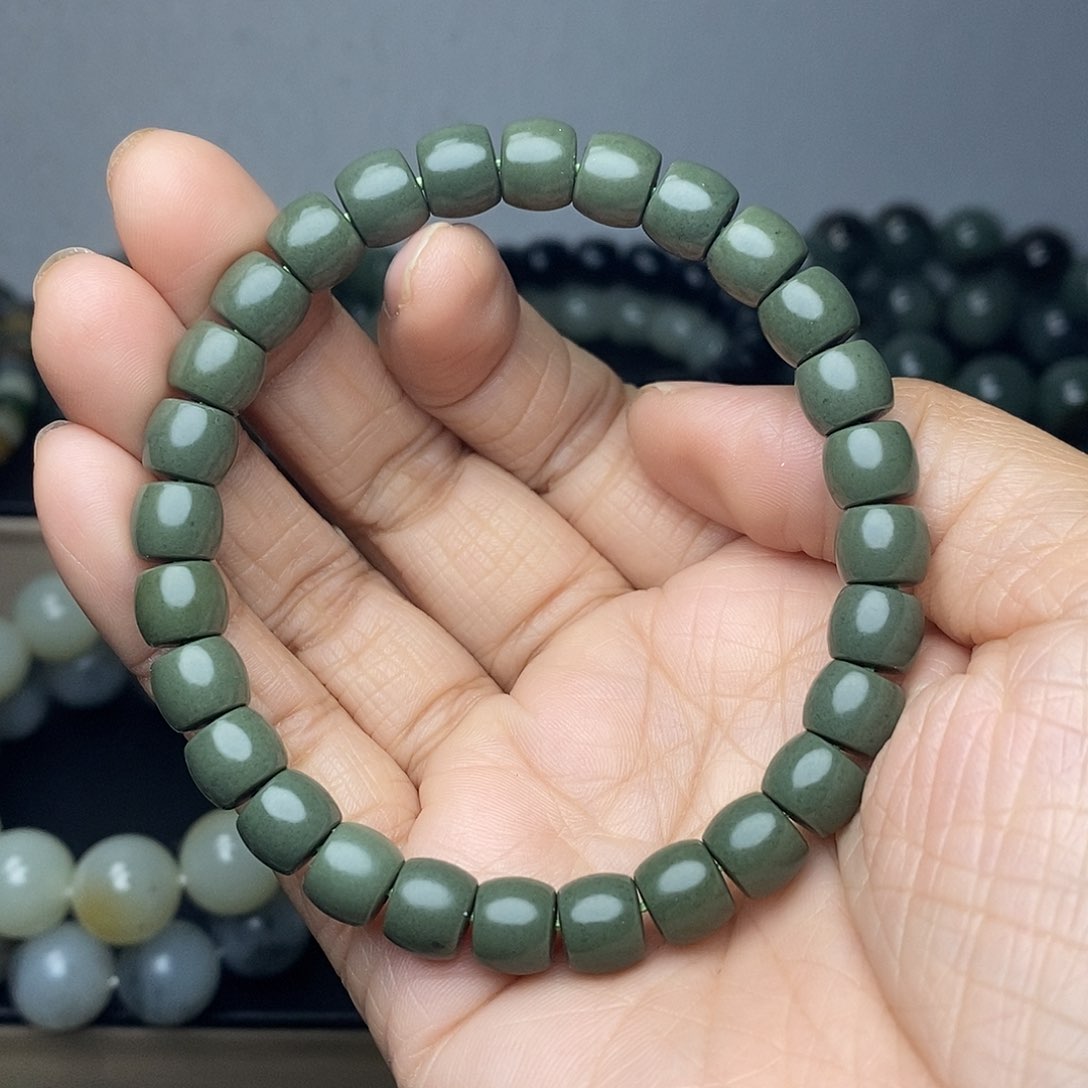 和田玉手链未镶嵌卡8