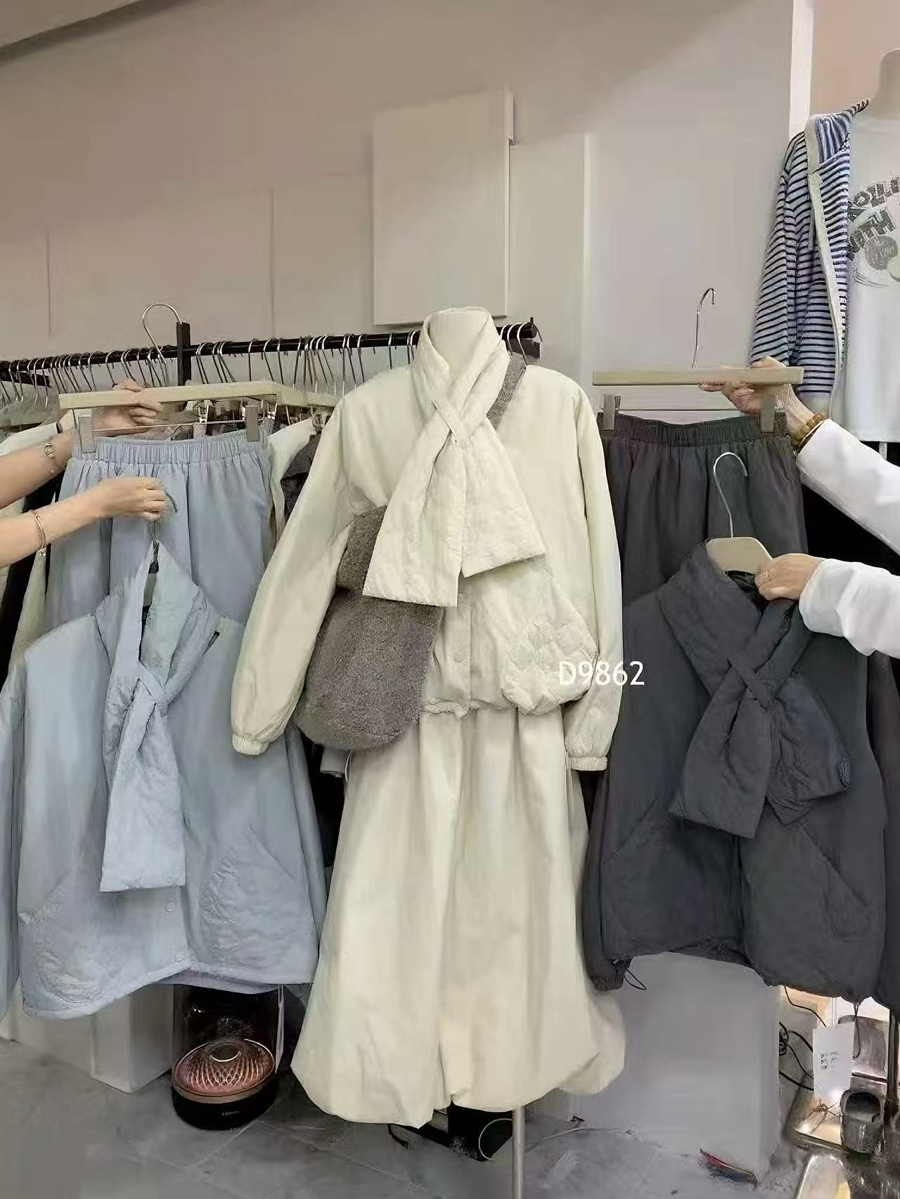 2025冬季保暖韩系可拆卸棉服外套+半裙三件套（配围脖）