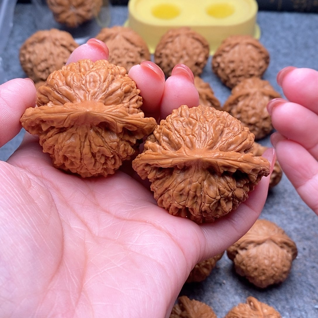 文玩核桃把件精品红皮麒麟官帽50全品