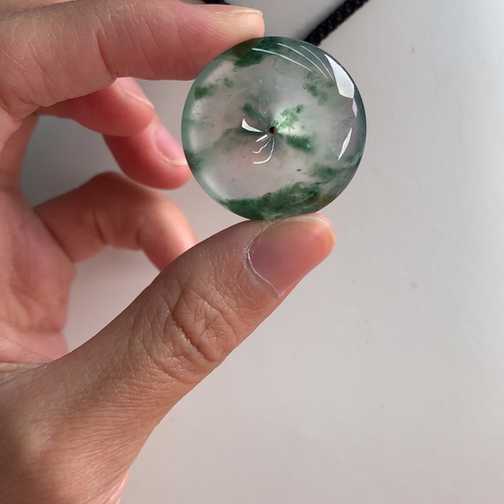 翡翠挂件未镶嵌….