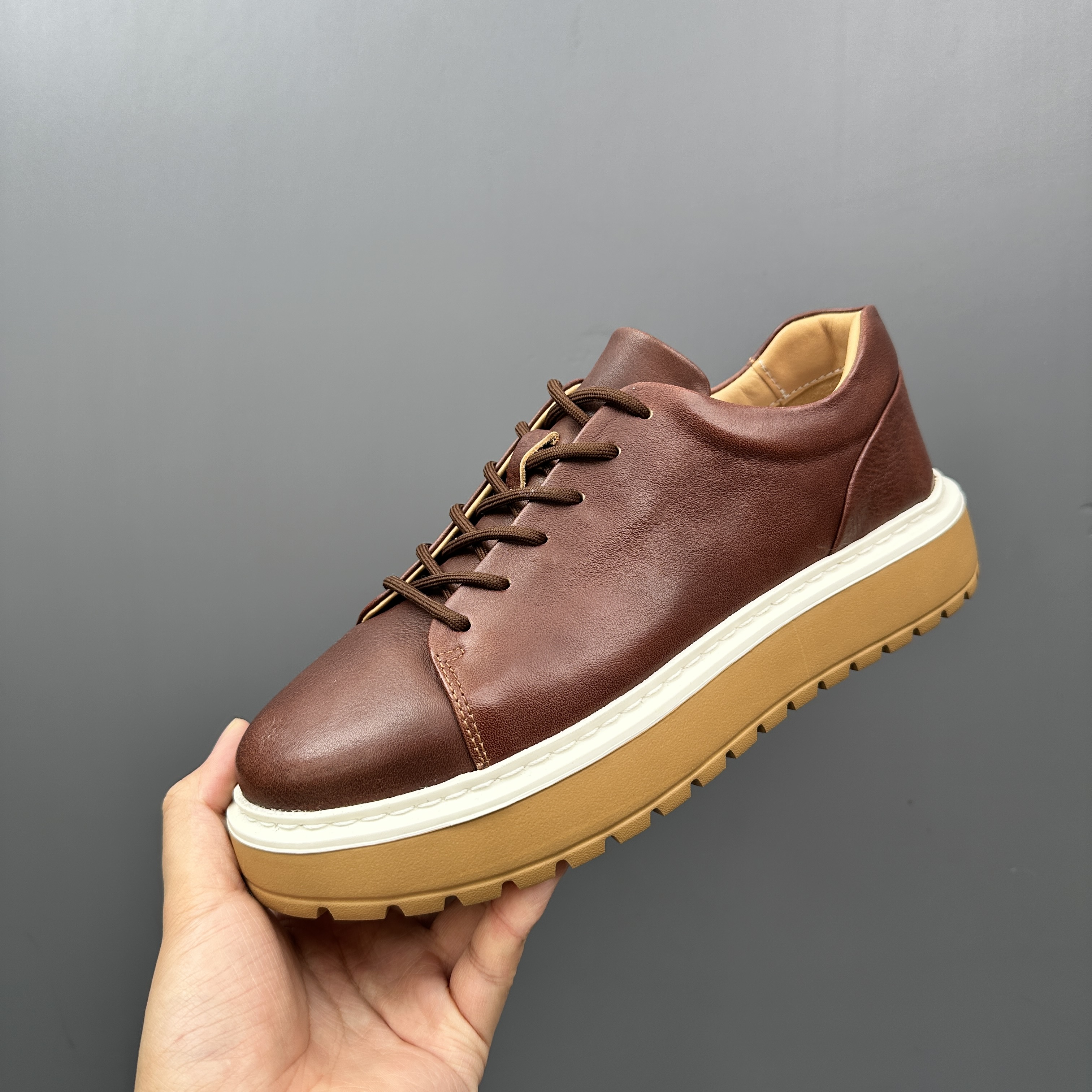 英伦风男潮鞋2025春夏季新款时尚透气男鞋真皮百搭男士休闲板鞋