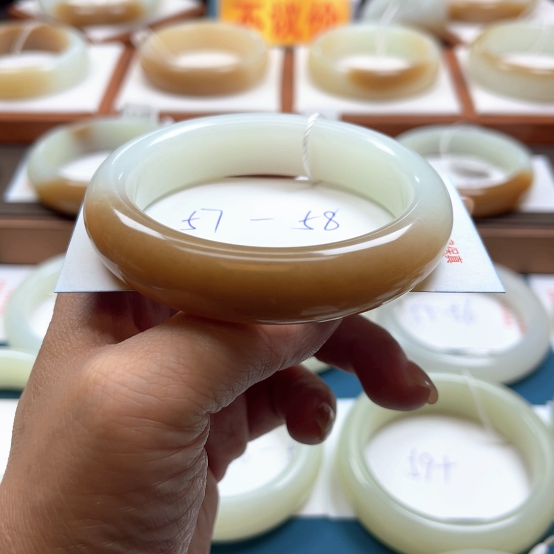 未镶嵌手镯和田玉L*L