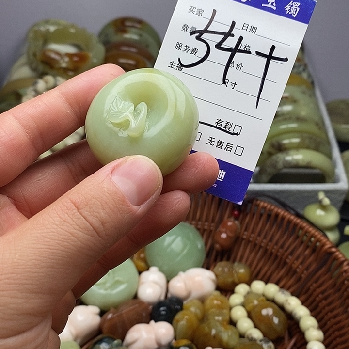 未镶嵌蛇纹石玉颈饰